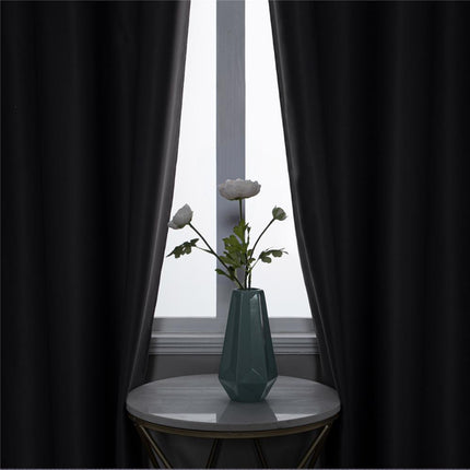 Vit mörkläggningsgardin med öljetter Salto