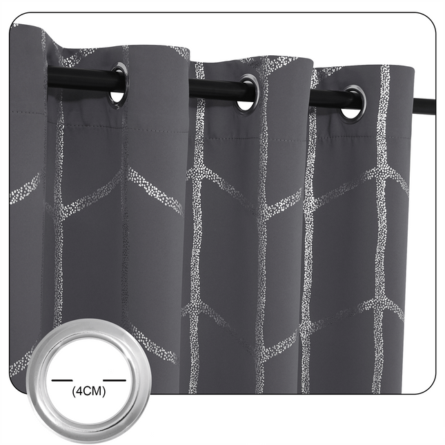 Mörkläggningsgardin med geometriskt silvermönster