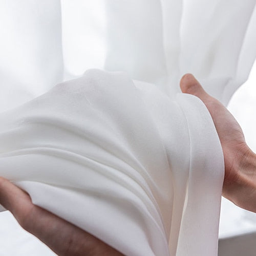 Ljusfiltrerande vit tunn gardin för fönster