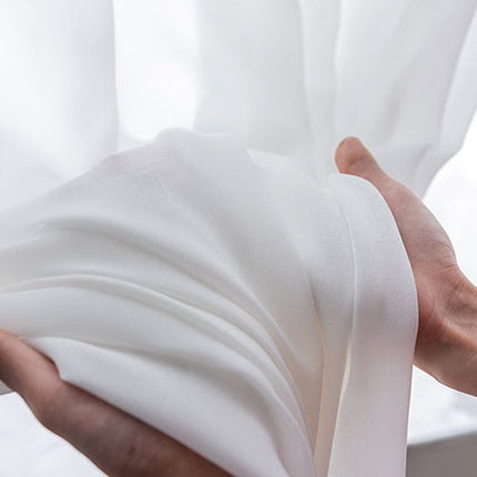 Ljusfiltrerande vit tunn gardin för fönster