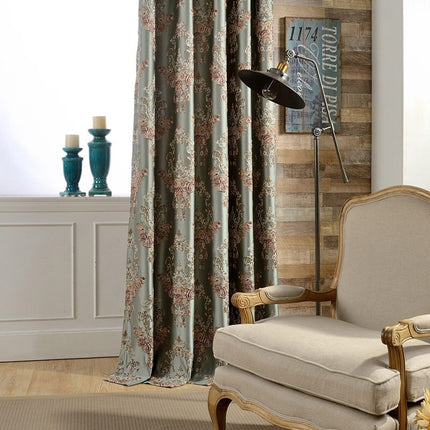 Mörkläggningsgardin i jacquard med blommönster