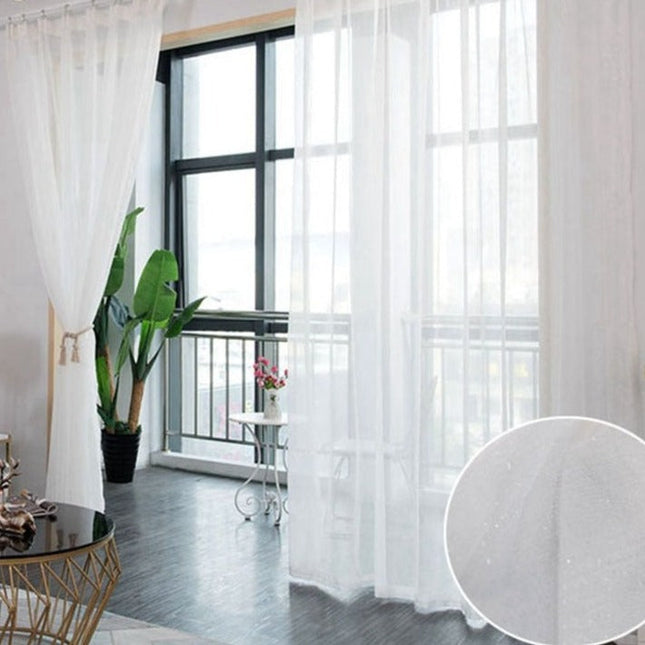 Vit tunn gardin med glittertrådar