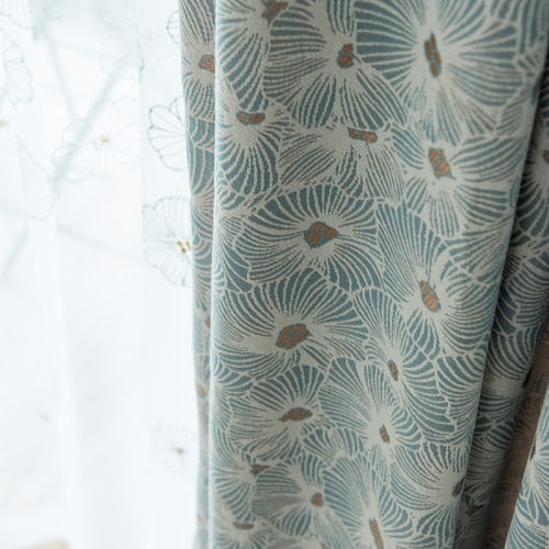 Mönstrad mörkläggningsgardin Neri med blommor