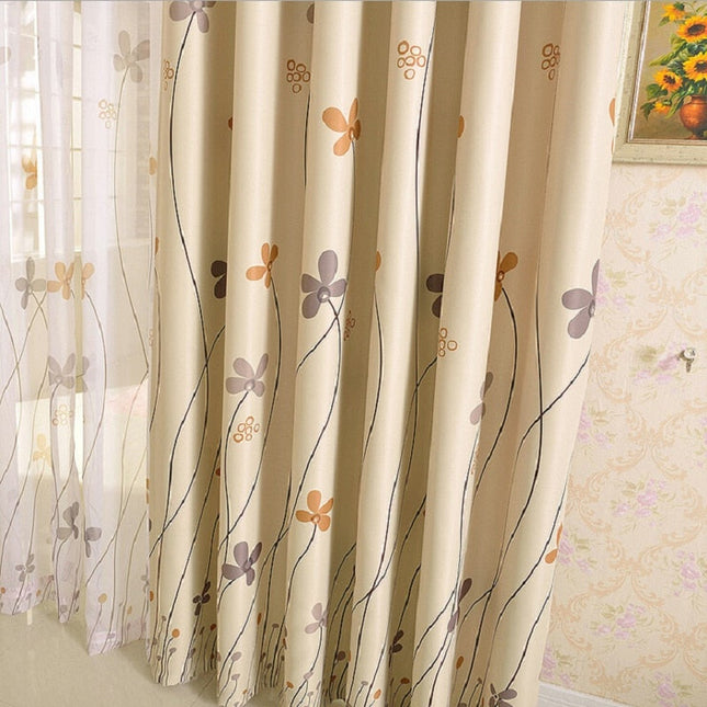 Mörkläggningsgardin med stiliserat blommönster