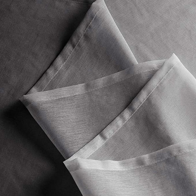 Tunn gardin med svartvit ombre-effekt