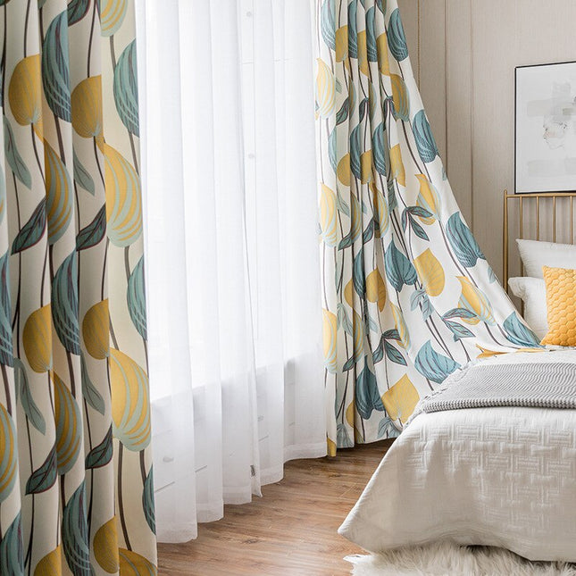 Gardin med skandinaviskt lövmönster