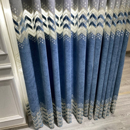 Chenillegardin med broderat geometriskt mönster