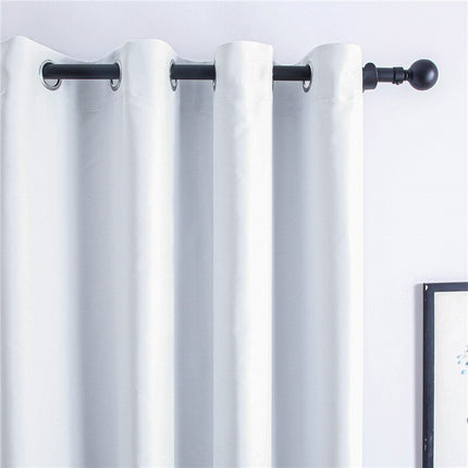 Vit mörkläggningsgardin med öljetter Salto