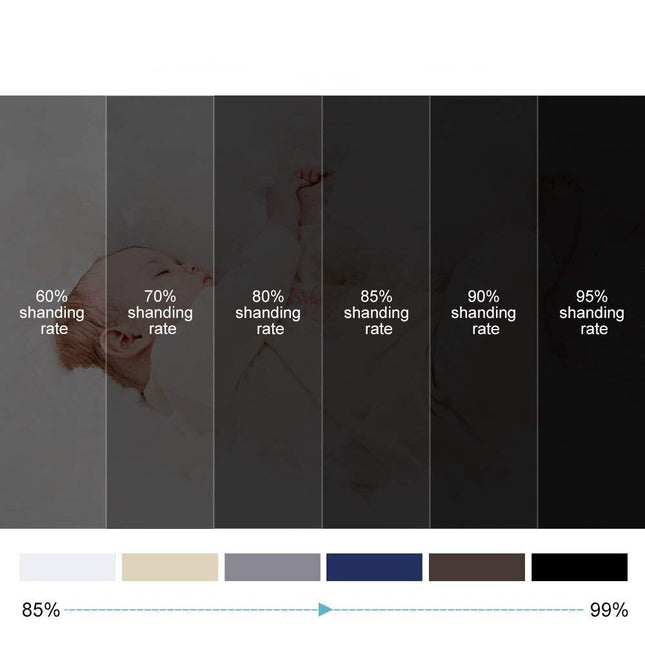 Enfärgad mörkläggningsgardin med moderna öljetter