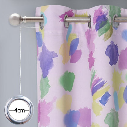 Färgglad barngardin med abstrakt mönster