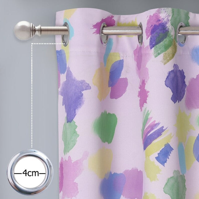 Färgglad barngardin med abstrakt mönster