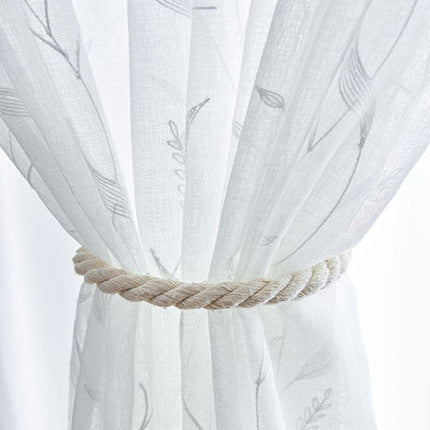 Voilegardin med diskret kvistmönster