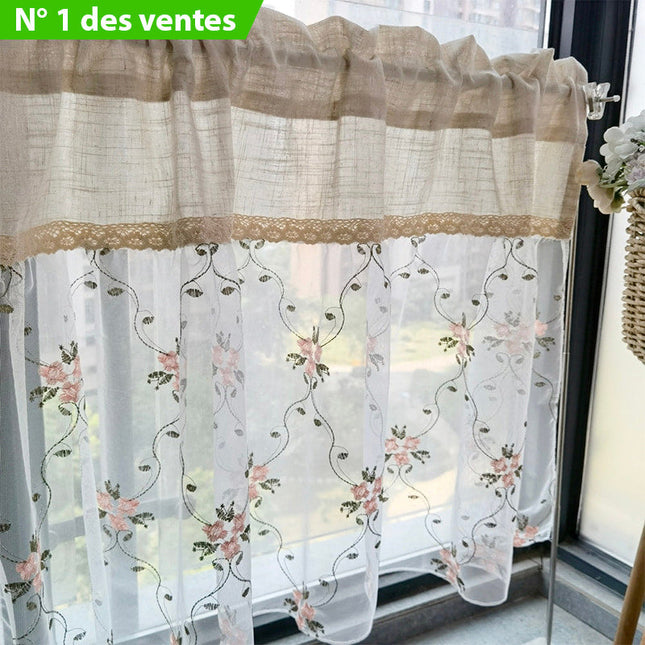 Cafégardin i lantlig stil med blommor