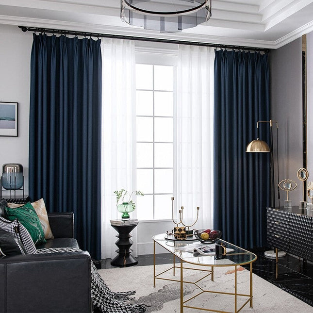 Modern panelgardin för fönster och rumsavdelare