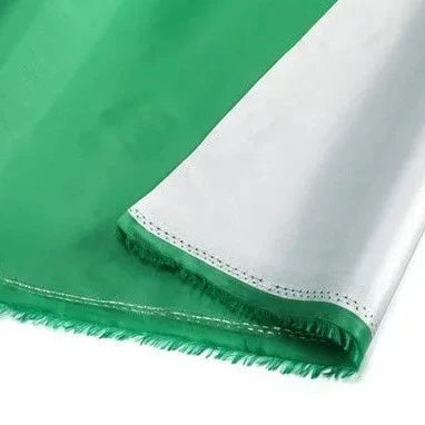 Svart mörkläggningstyg med silverbaksida