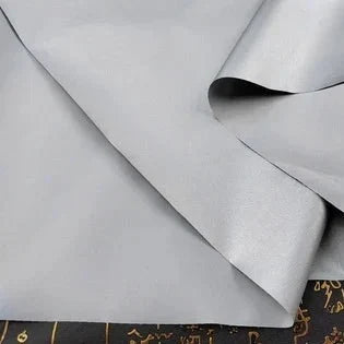 Svart mörkläggningstyg med silverbaksida