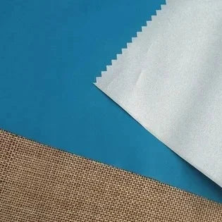 Svart mörkläggningstyg med silverbaksida