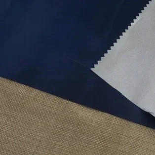 Svart mörkläggningstyg med silverbaksida