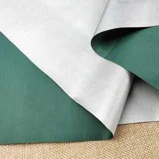 Svart mörkläggningstyg med silverbaksida