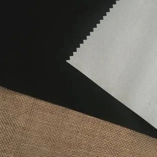 Svart mörkläggningstyg med silverbaksida