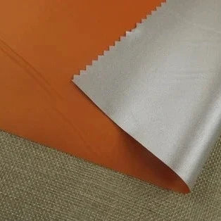 Svart mörkläggningstyg med silverbaksida