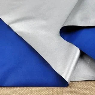 Svart mörkläggningstyg med silverbaksida