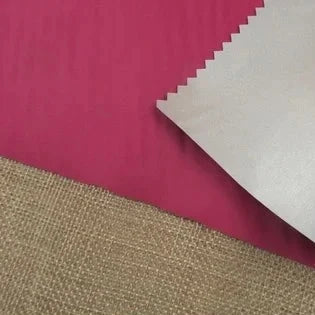 Svart mörkläggningstyg med silverbaksida