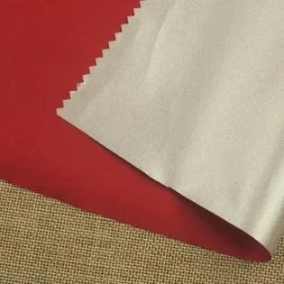 Svart mörkläggningstyg med silverbaksida