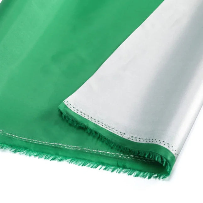 Svart mörkläggningstyg med silverbaksida