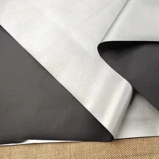 Svart mörkläggningstyg med silverbaksida