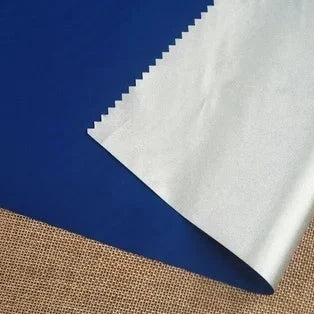 Svart mörkläggningstyg med silverbaksida