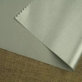 Svart mörkläggningstyg med silverbaksida