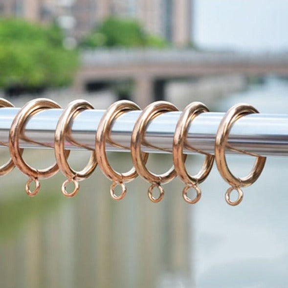 Gardinringar i metall med antik look