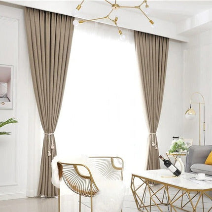 Mörkbeige gardin för vardagsrum och sovrum.