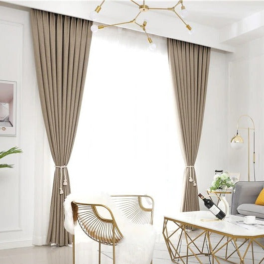 Mörkbeige gardin för vardagsrum och sovrum.