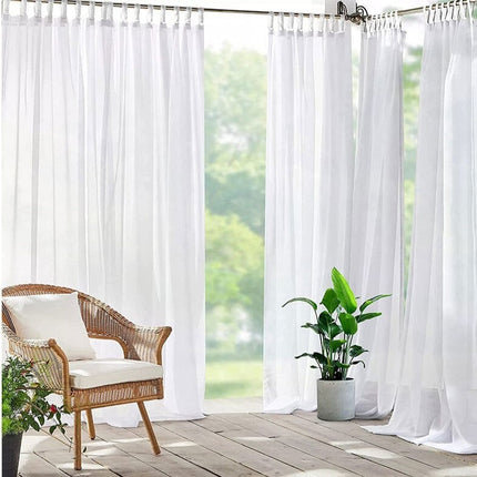 Utomhusgardin med breda hällor