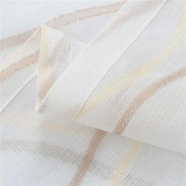 Tunn gardin med vertikalt vågmönster