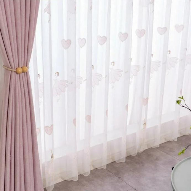 Tunn gardin med broderade ballerinor