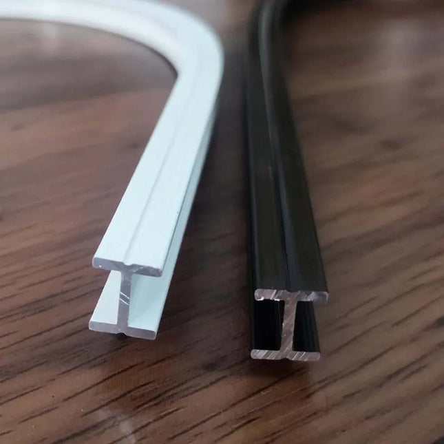 Vit böjbar gardinskena Gusano