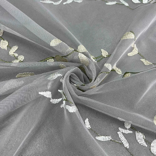 Skir gardin med broderat grenmönster