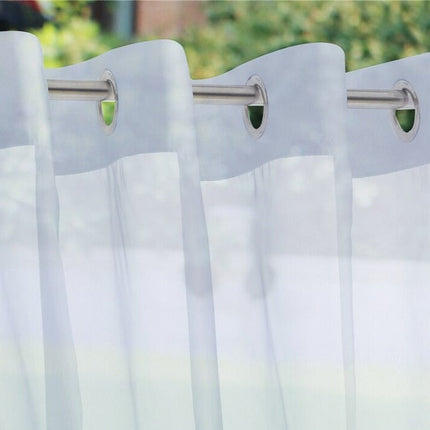 Tunn transparent utomhusgardin för pergola.