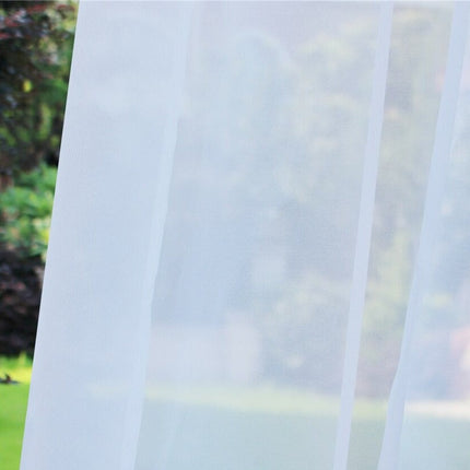 Tunn transparent utomhusgardin för pergola.