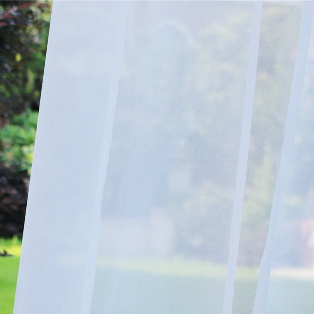 Tunn transparent utomhusgardin för pergola.