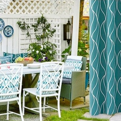 Mönstrad utomhusgardin med vågor