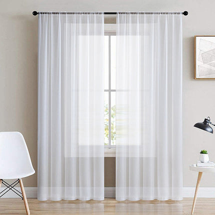 Enkel och stilren vit voilegardin