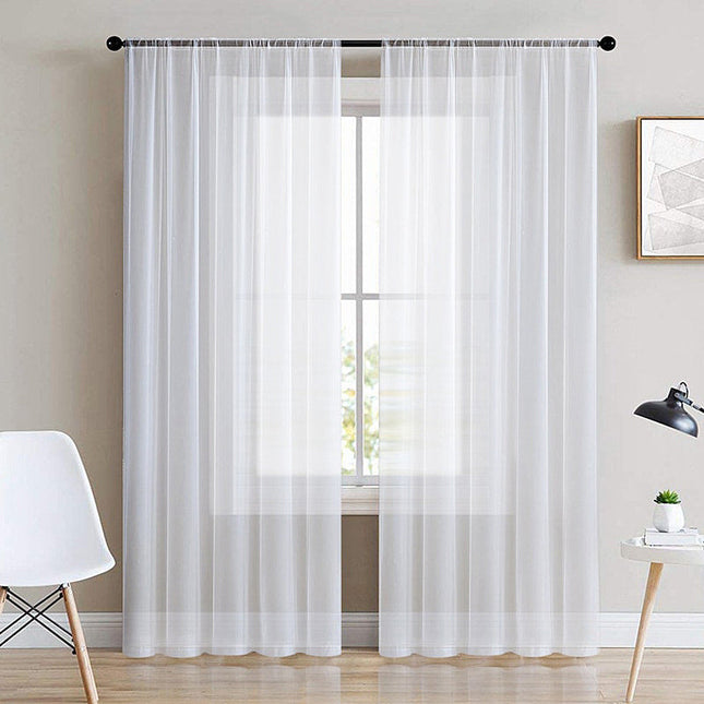 Enkel och stilren vit voilegardin