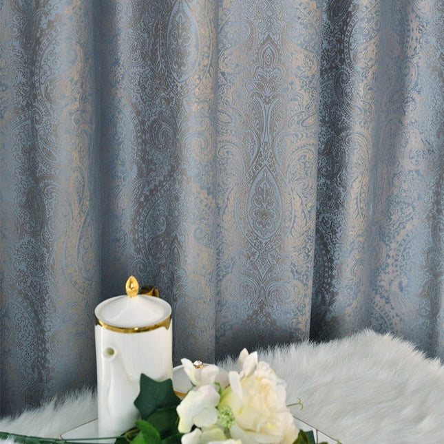 Elegant mörkläggningsgardin med paisleymönster