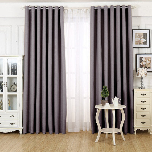 Grå mörkläggningsgardin med öljetter