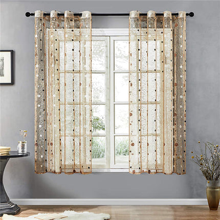 Vit mönstrad voilegardin för sovrum