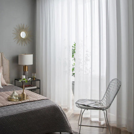 Enkel vit tunn gardin för vardagsrum